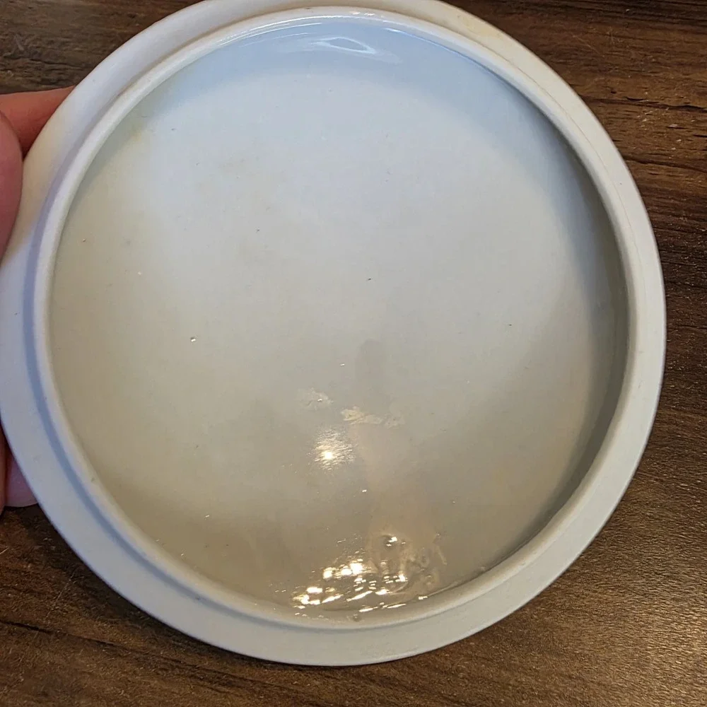 Round Dish with Lid 6